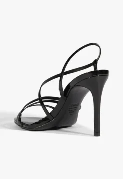 Annie Sandal