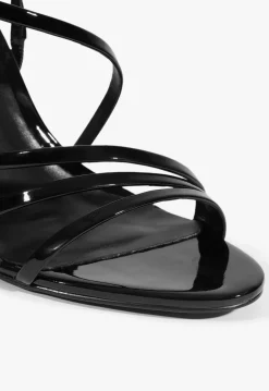 Annie Sandal