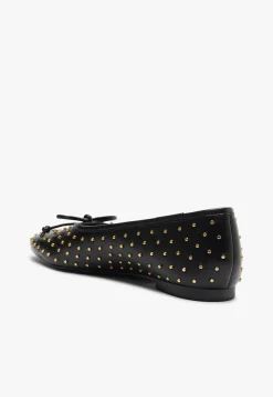Arissa Studs Flat