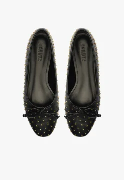 Arissa Studs Flat