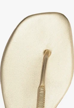 Elsha Flat Sandal