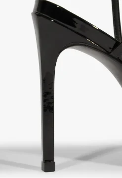 Inez Sandal