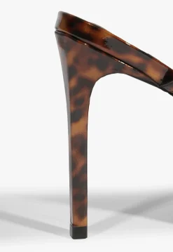 Inez Sandal