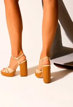Keefa Straw Sandal