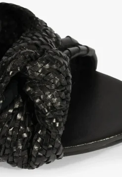 Khari Sandal
