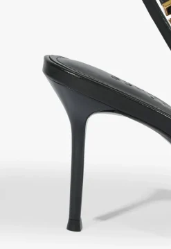 Paola Leather Pump